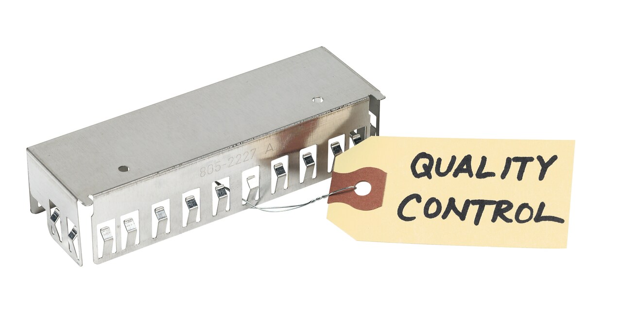 Avery Shipping Tags with Wire, 11.5 pt. Stock, 2-3/4" x 1-3/8", 1,000 Manila Hang Tags (12601)